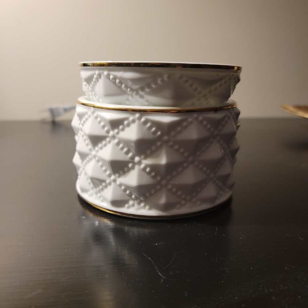 Scentsy Diamond Milk Glass White & Gold Warmer - Picture 3 of 8